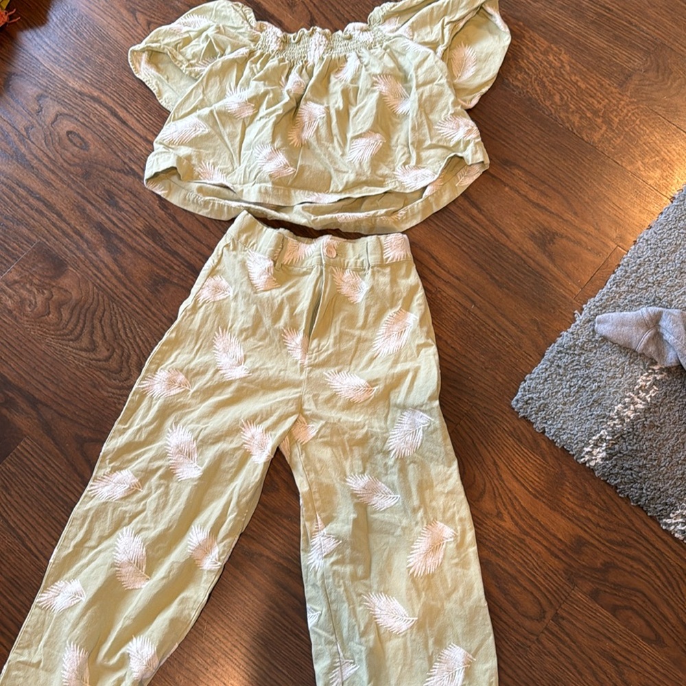 Zara set light green palm leaf size 11-12z. 99%Cotton 1% polyester
